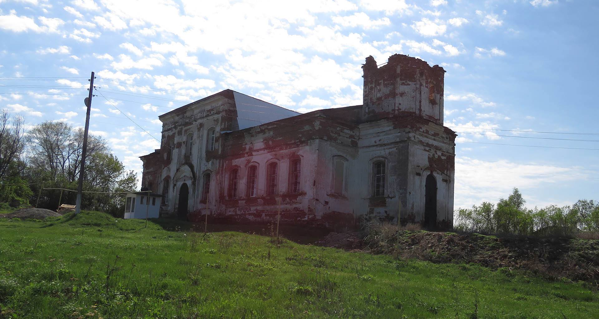 Храм в селе Лох